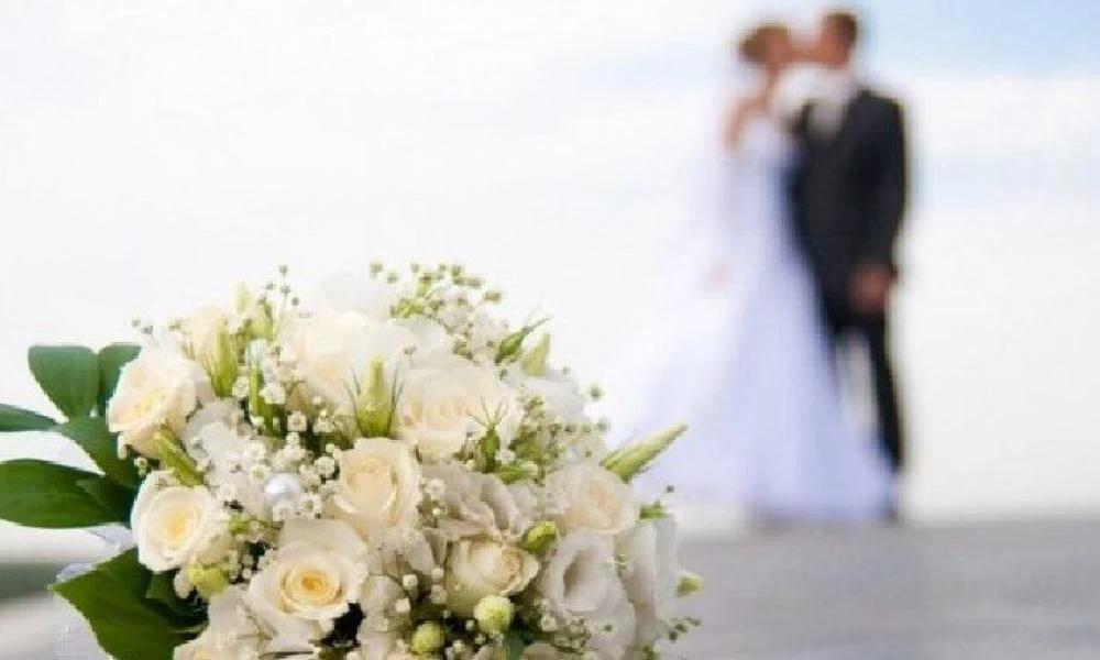 «Καμπάνα» 150 ευρώ και σε όσους συμμετέχουν σε υπεράριθμους γάμους και βαφτίσια